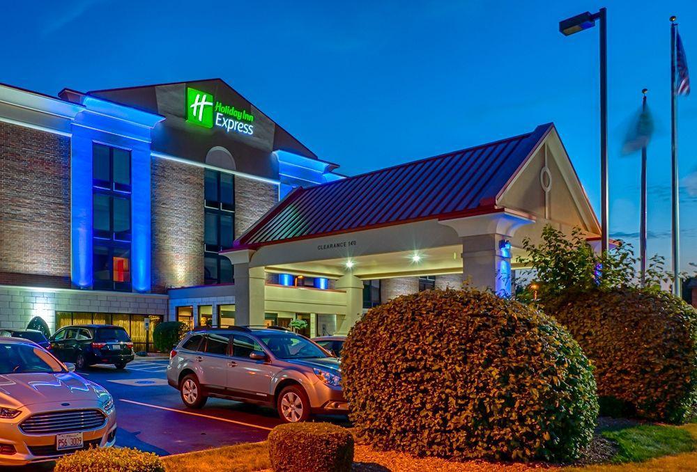 Holiday Inn Express Crestwood By Ihg Eksteriør billede
