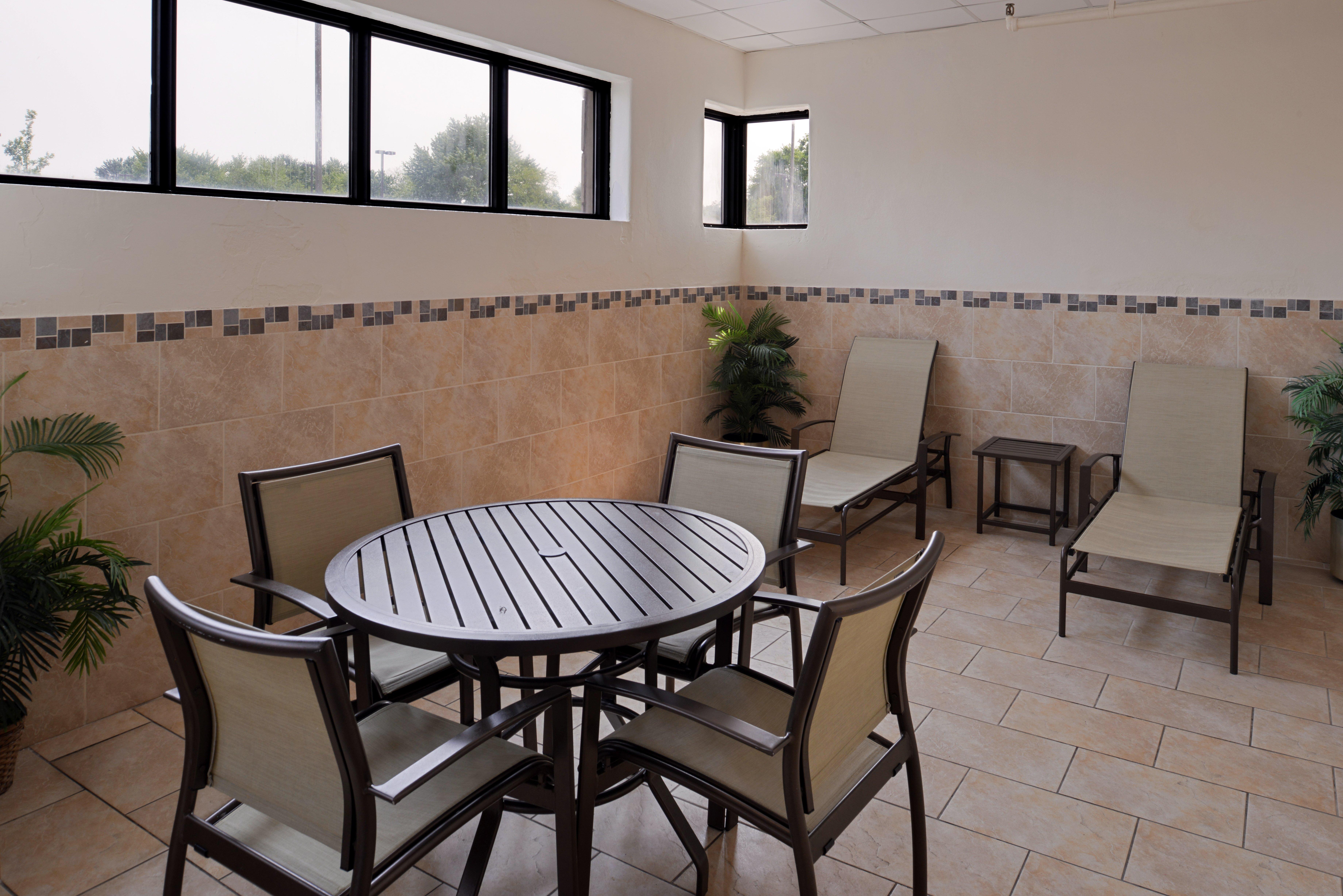 Holiday Inn Express Crestwood By Ihg Eksteriør billede