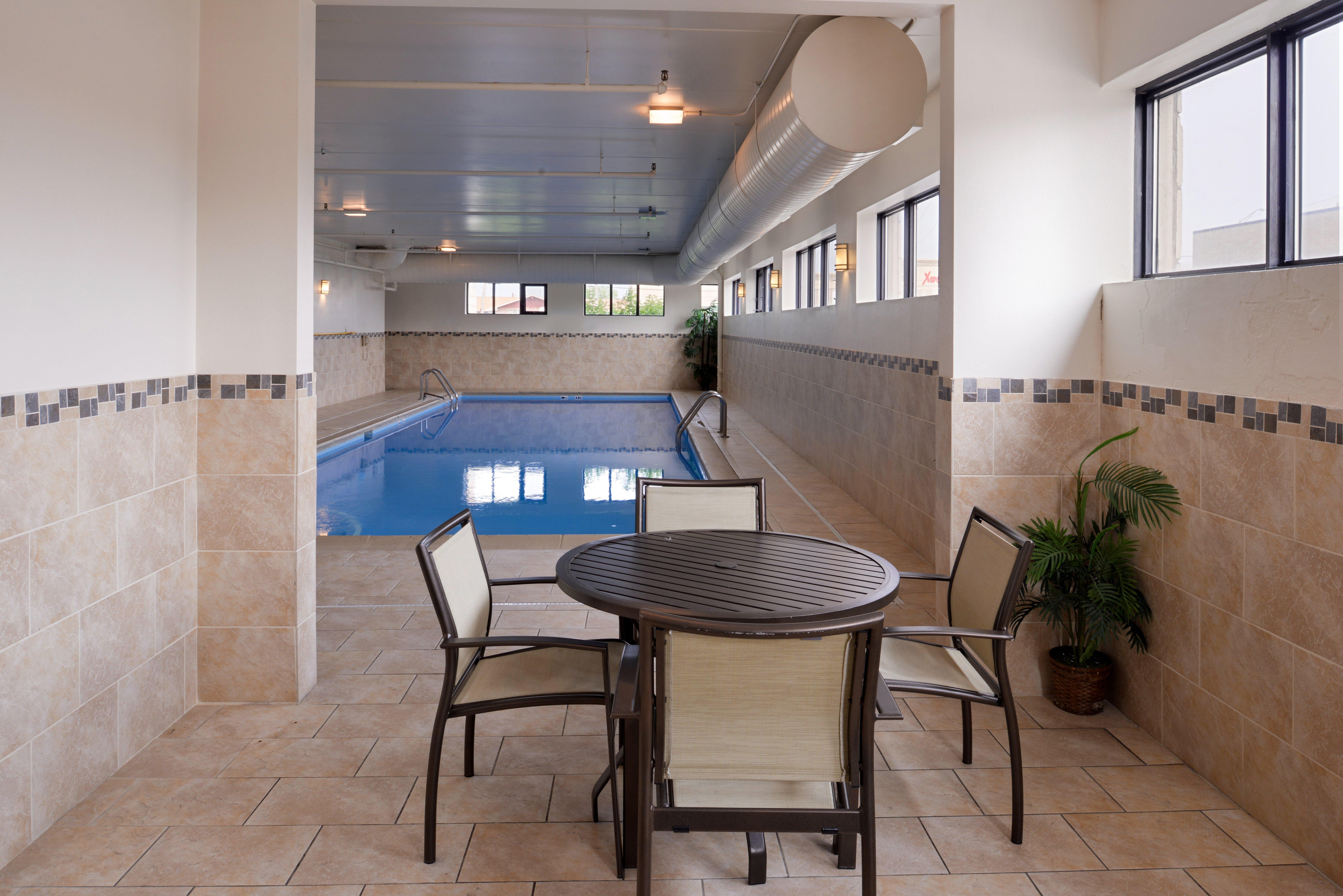 Holiday Inn Express Crestwood By Ihg Eksteriør billede