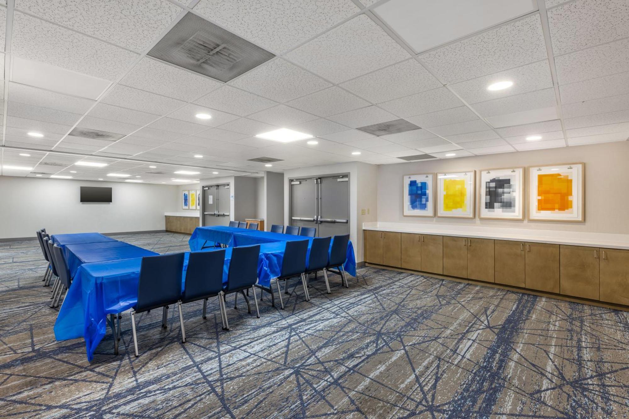 Holiday Inn Express Crestwood By Ihg Eksteriør billede