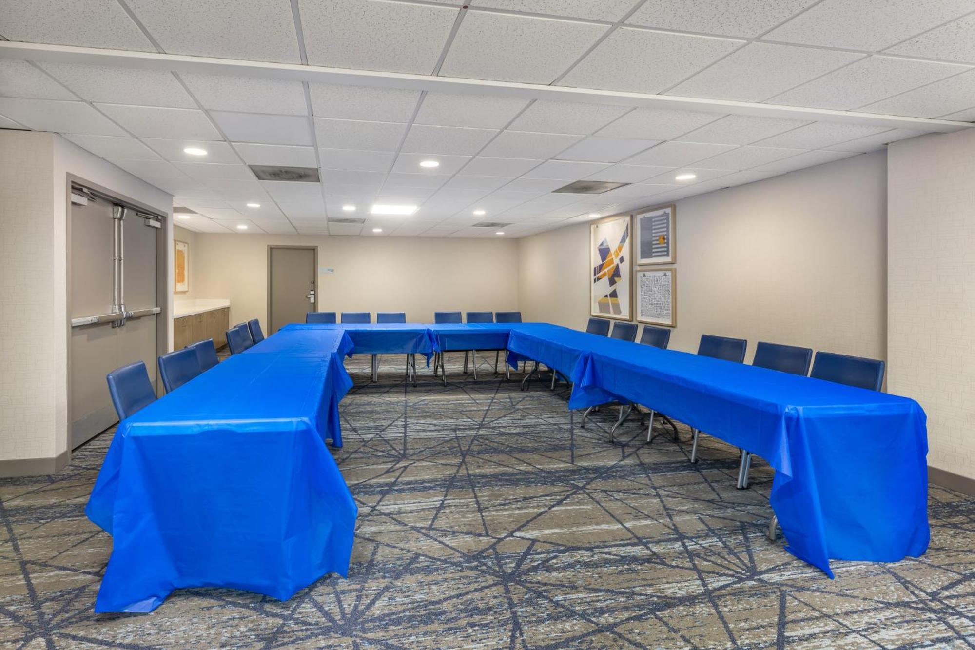 Holiday Inn Express Crestwood By Ihg Eksteriør billede
