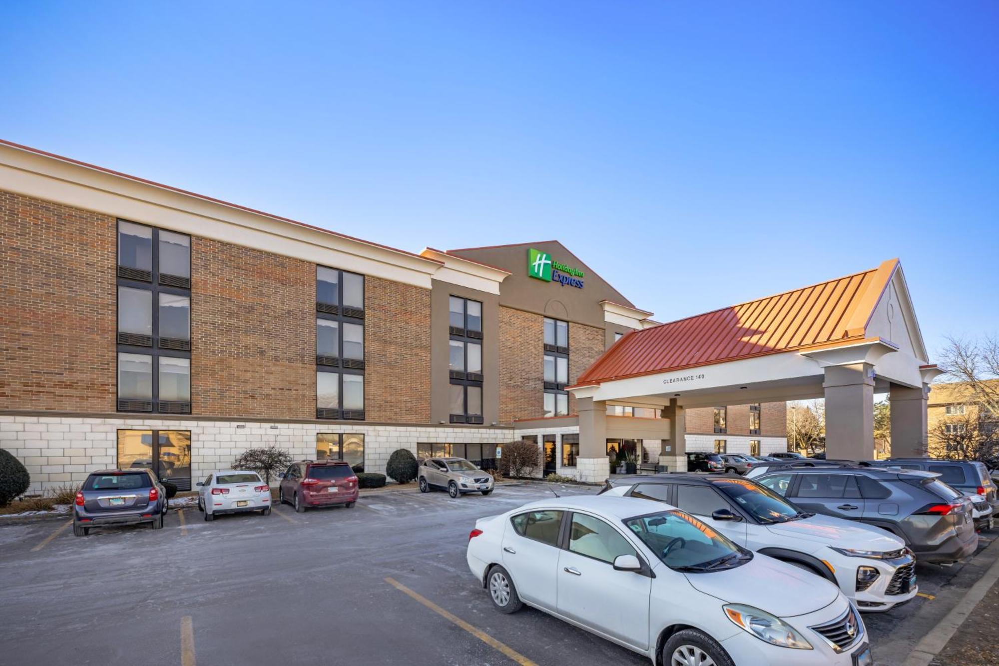 Holiday Inn Express Crestwood By Ihg Eksteriør billede