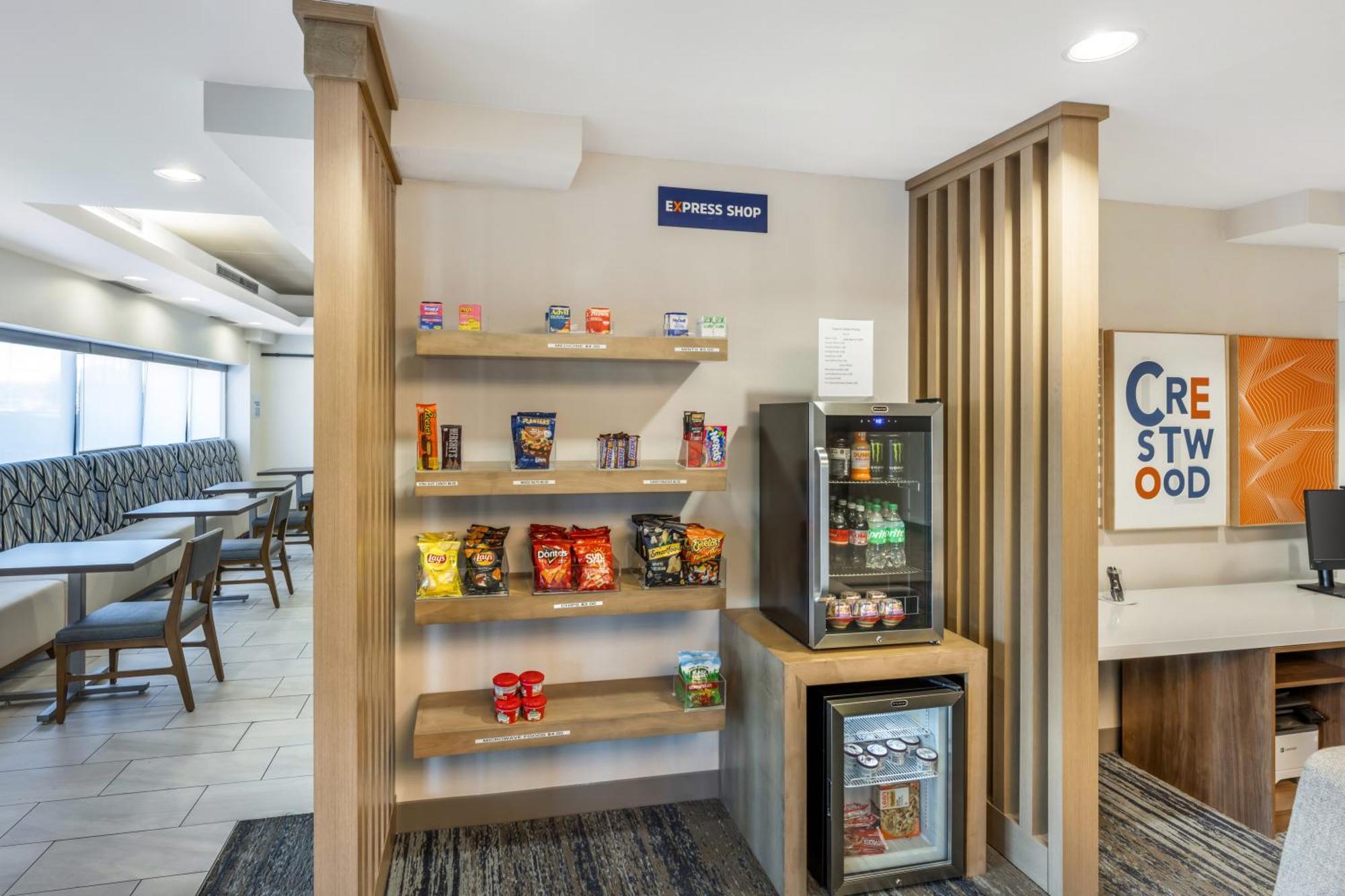 Holiday Inn Express Crestwood By Ihg Eksteriør billede
