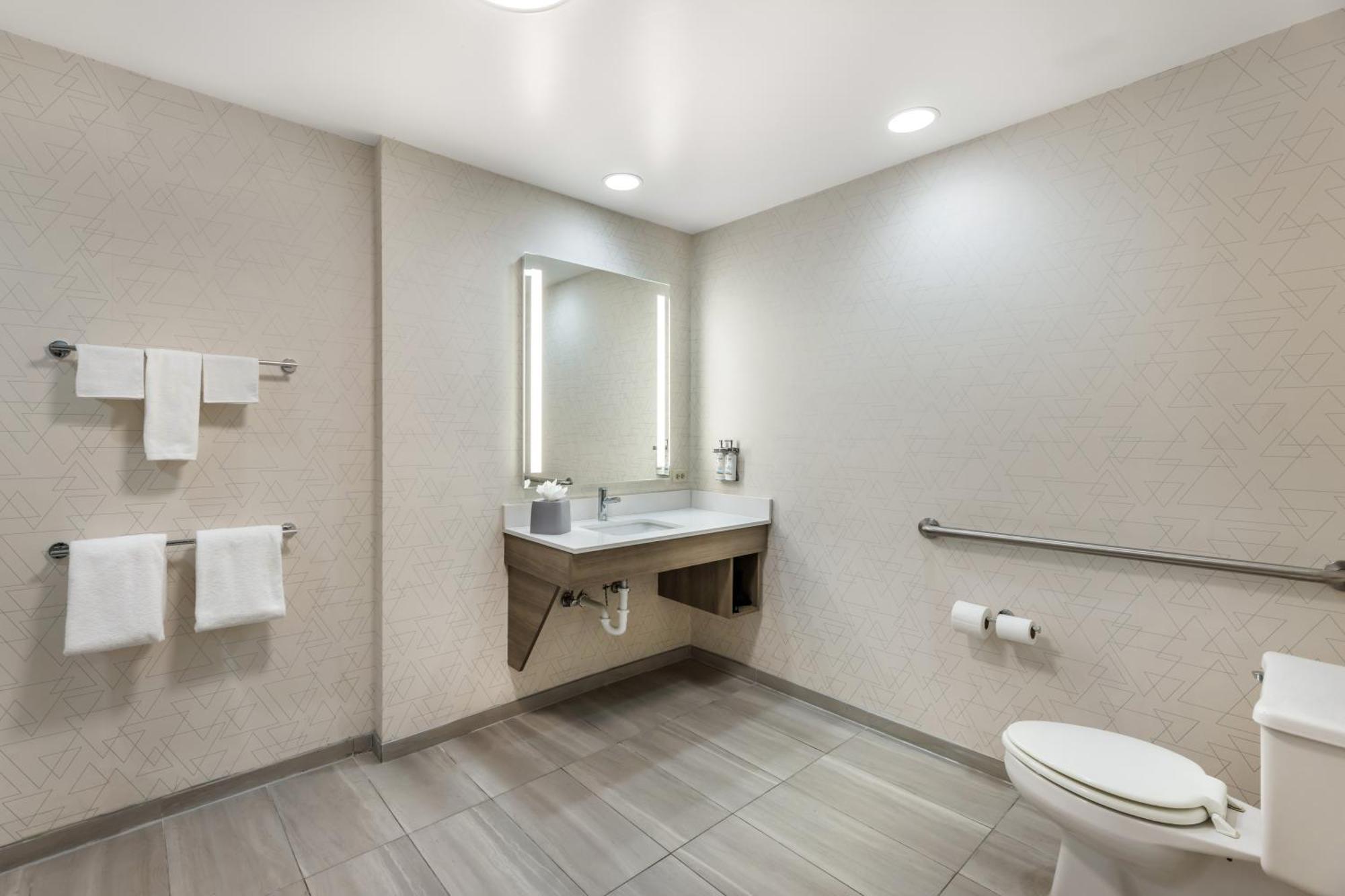 Holiday Inn Express Crestwood By Ihg Eksteriør billede