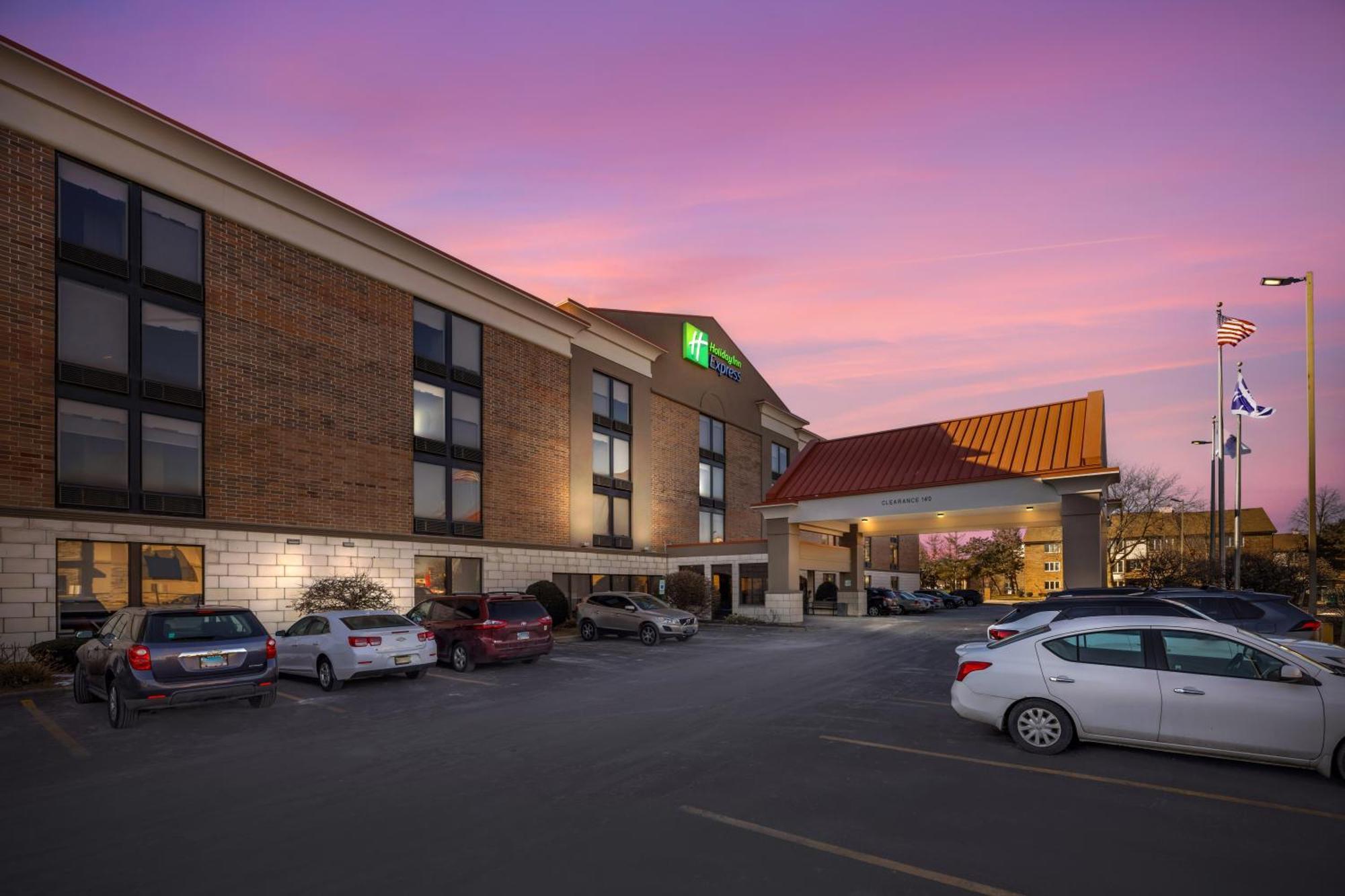 Holiday Inn Express Crestwood By Ihg Eksteriør billede
