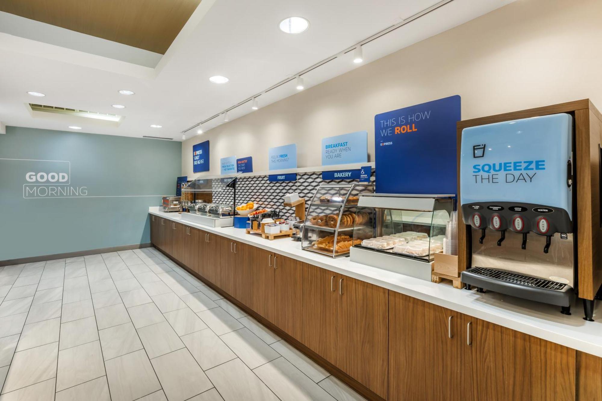 Holiday Inn Express Crestwood By Ihg Eksteriør billede