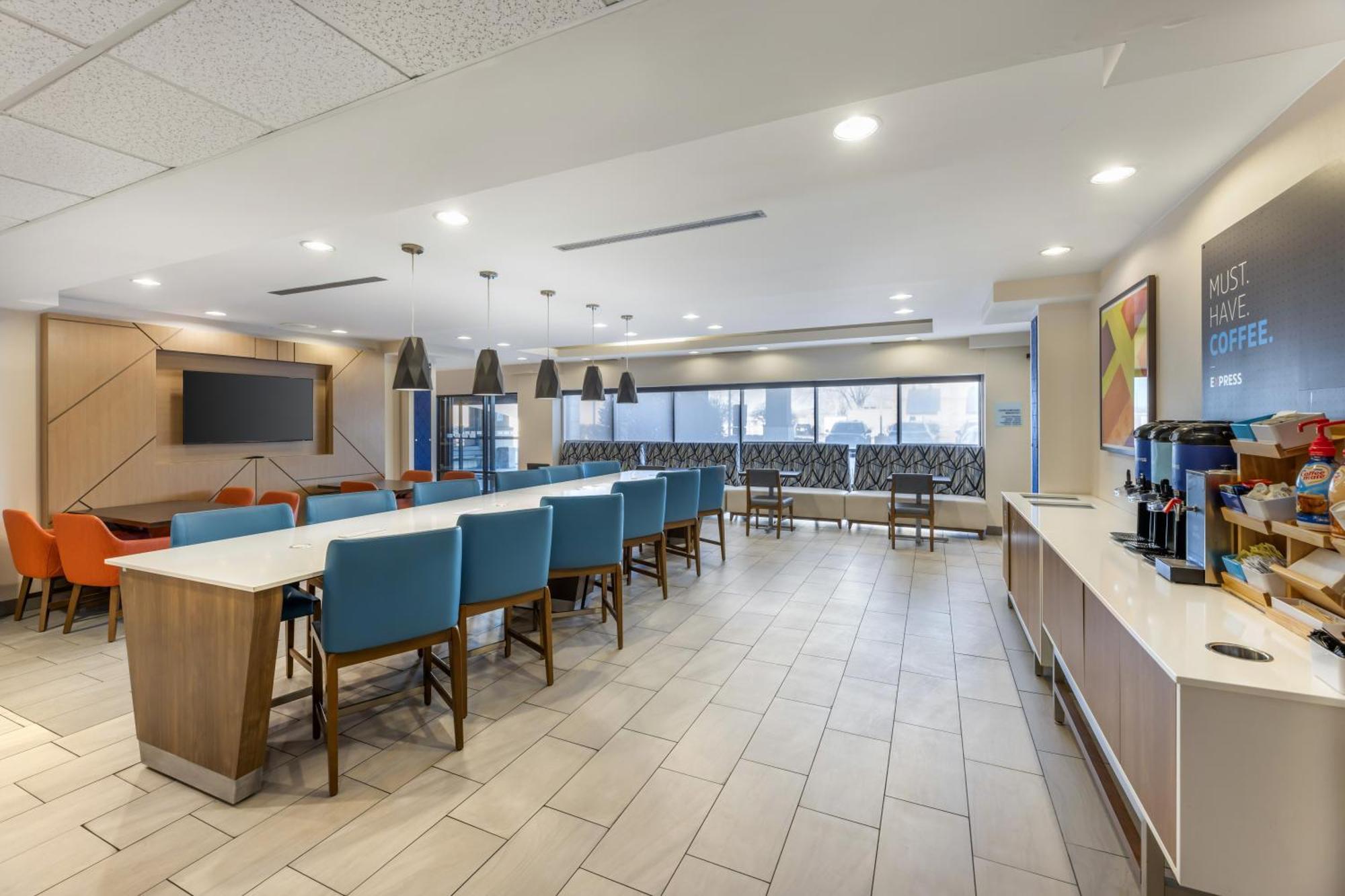 Holiday Inn Express Crestwood By Ihg Eksteriør billede