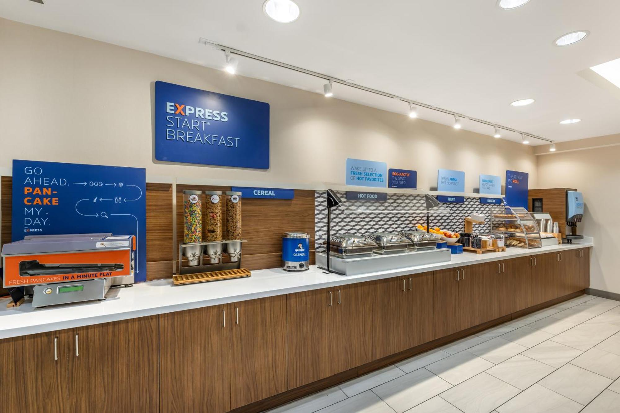 Holiday Inn Express Crestwood By Ihg Eksteriør billede