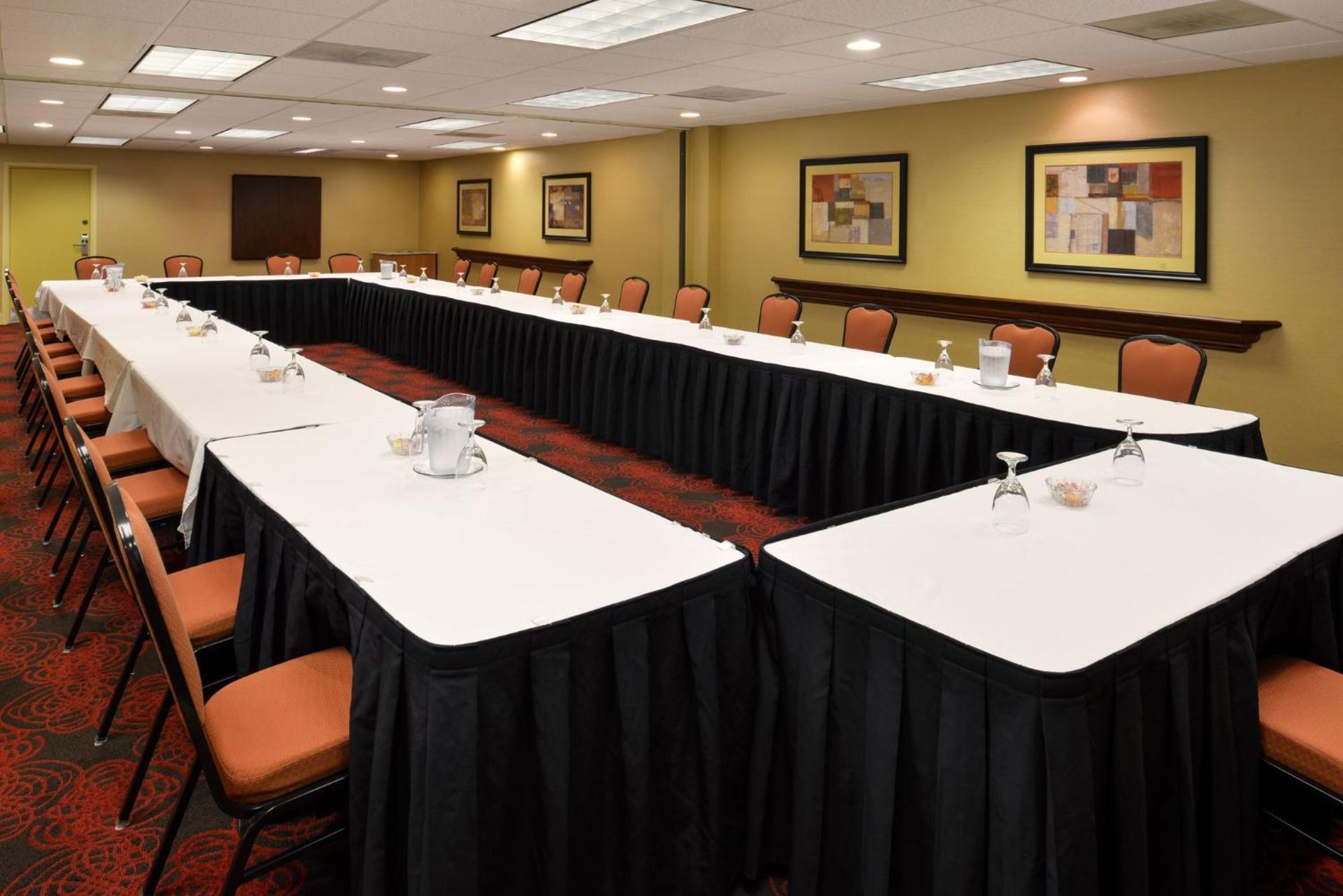Holiday Inn Express Crestwood By Ihg Eksteriør billede