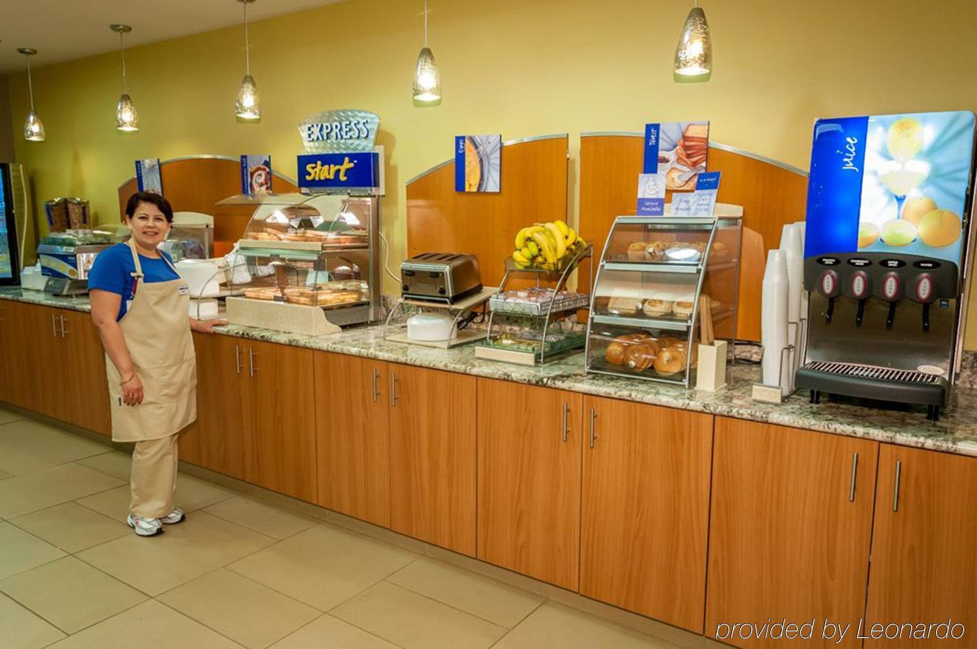 Holiday Inn Express Crestwood By Ihg Eksteriør billede