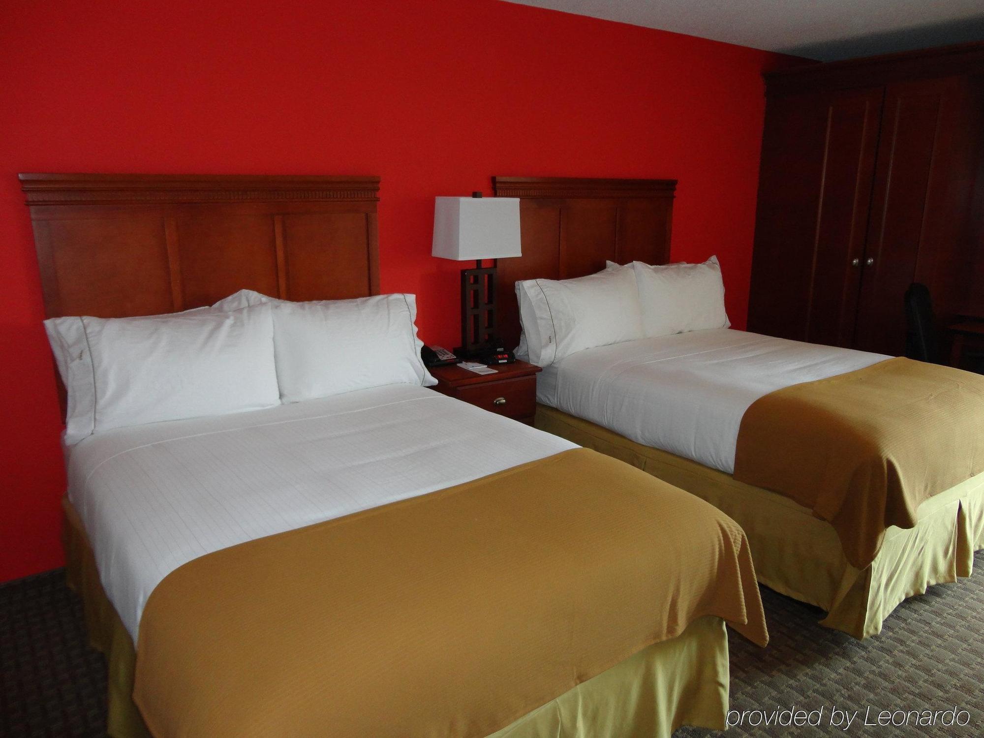 Holiday Inn Express Crestwood By Ihg Eksteriør billede