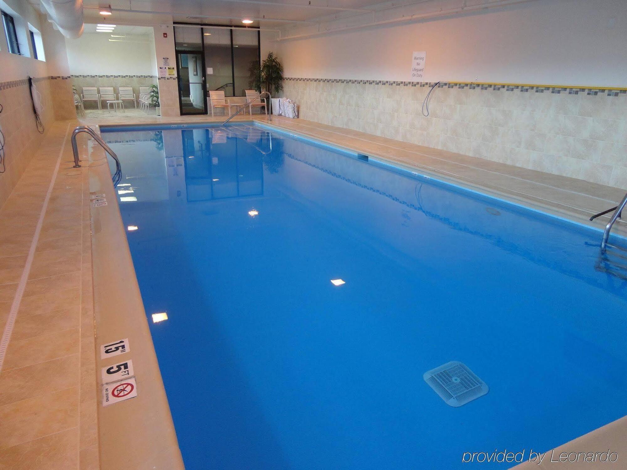 Holiday Inn Express Crestwood By Ihg Eksteriør billede